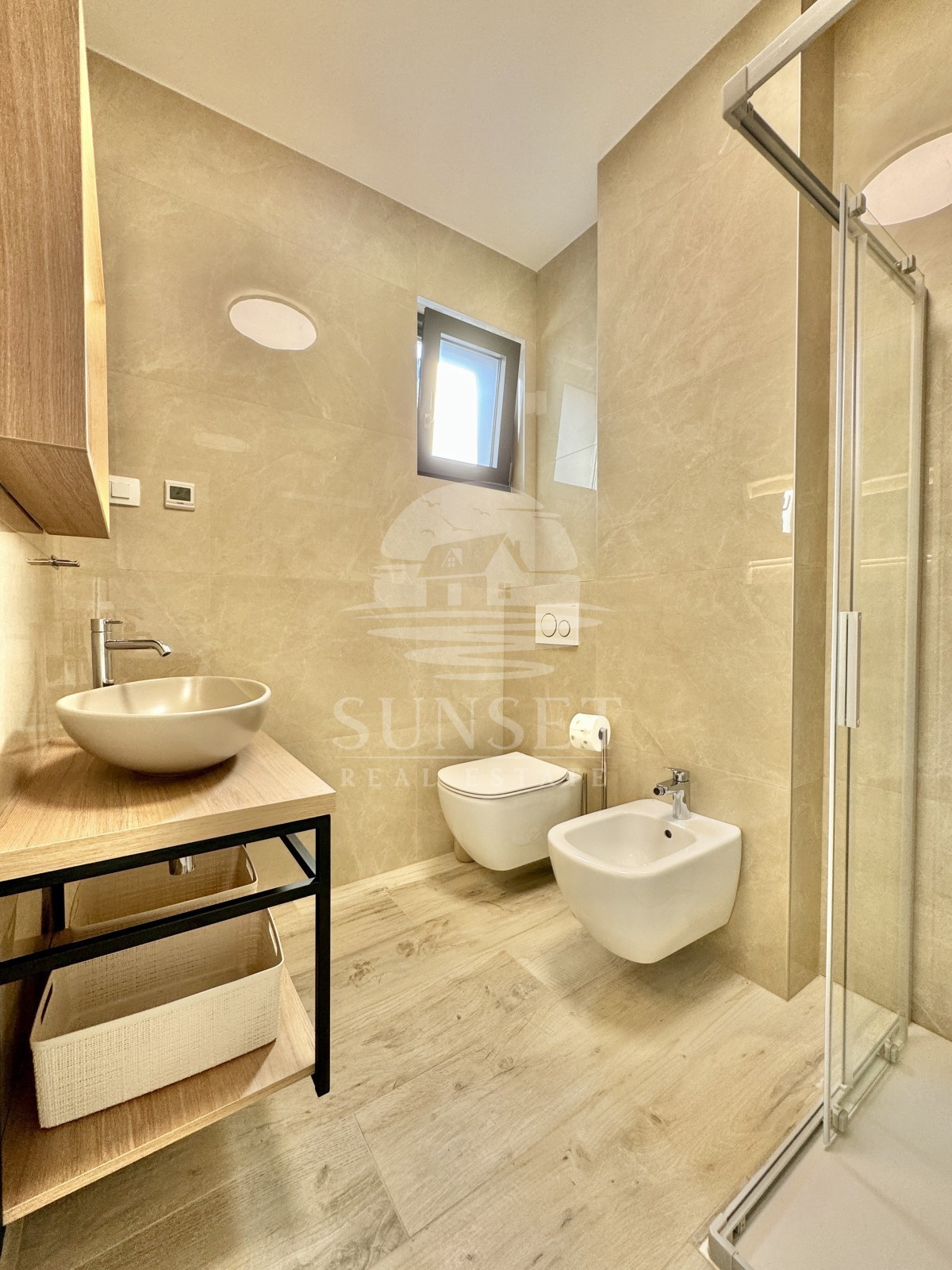 SODOBEN APARTMA LE 300 METROV OD MORJA (E3)