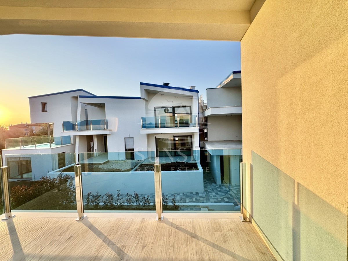 SODOBEN APARTMA LE 300 METROV OD MORJA (E3)