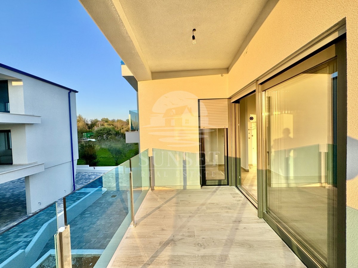 SODOBEN APARTMA LE 300 METROV OD MORJA (E3)