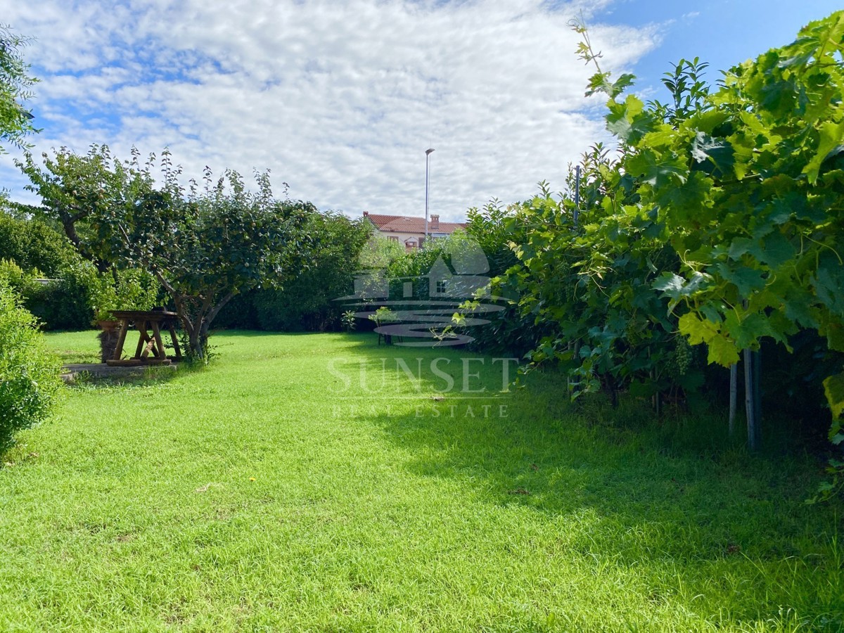 OKOLICA NOVIGRADA - HIŠA NA IZJEMNI LOKACIJI PRVA VRSTA DO MORJA