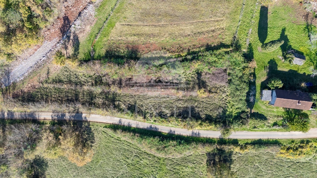 HIŠA V MIRNEM OKOLJU S ČUDOVITIM ODPRTIM RAZGLEDOM NA OPRTNI