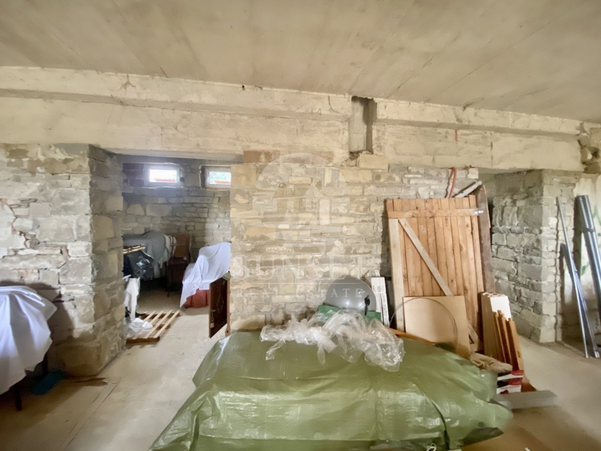 OKOLICA BUJA - KAMNITA ISTRSKA HIŠA Z ODPRTIM POGLEDOM NA MORJE