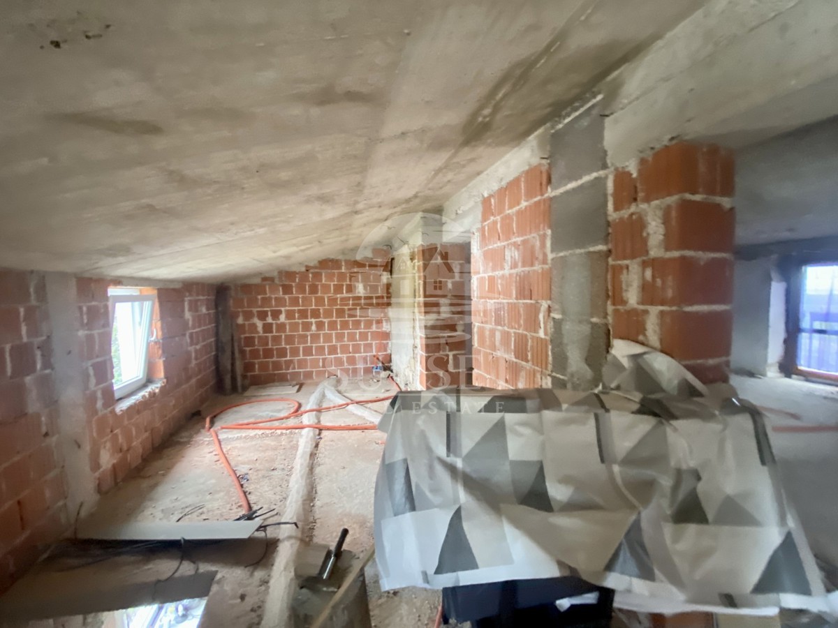 OKOLICA BUJA - KAMNITA ISTRSKA HIŠA Z ODPRTIM POGLEDOM NA MORJE