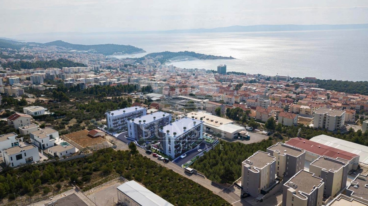 MAKARSKA - DVOSOBNO STANOVANJE Z BALKONOM/LOŽO NA PRIVLAČNI LOKACIJI