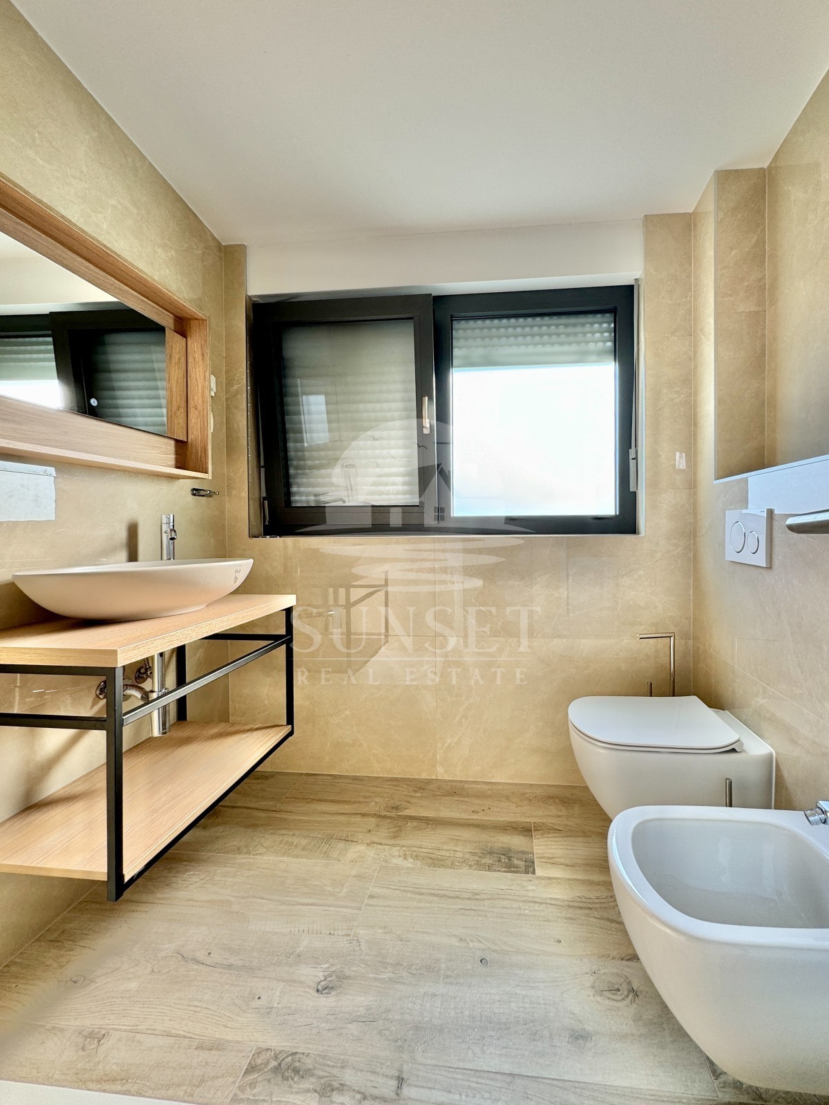 MODERNO STANOVANJE LE 300 METROV OD MORA (E4)