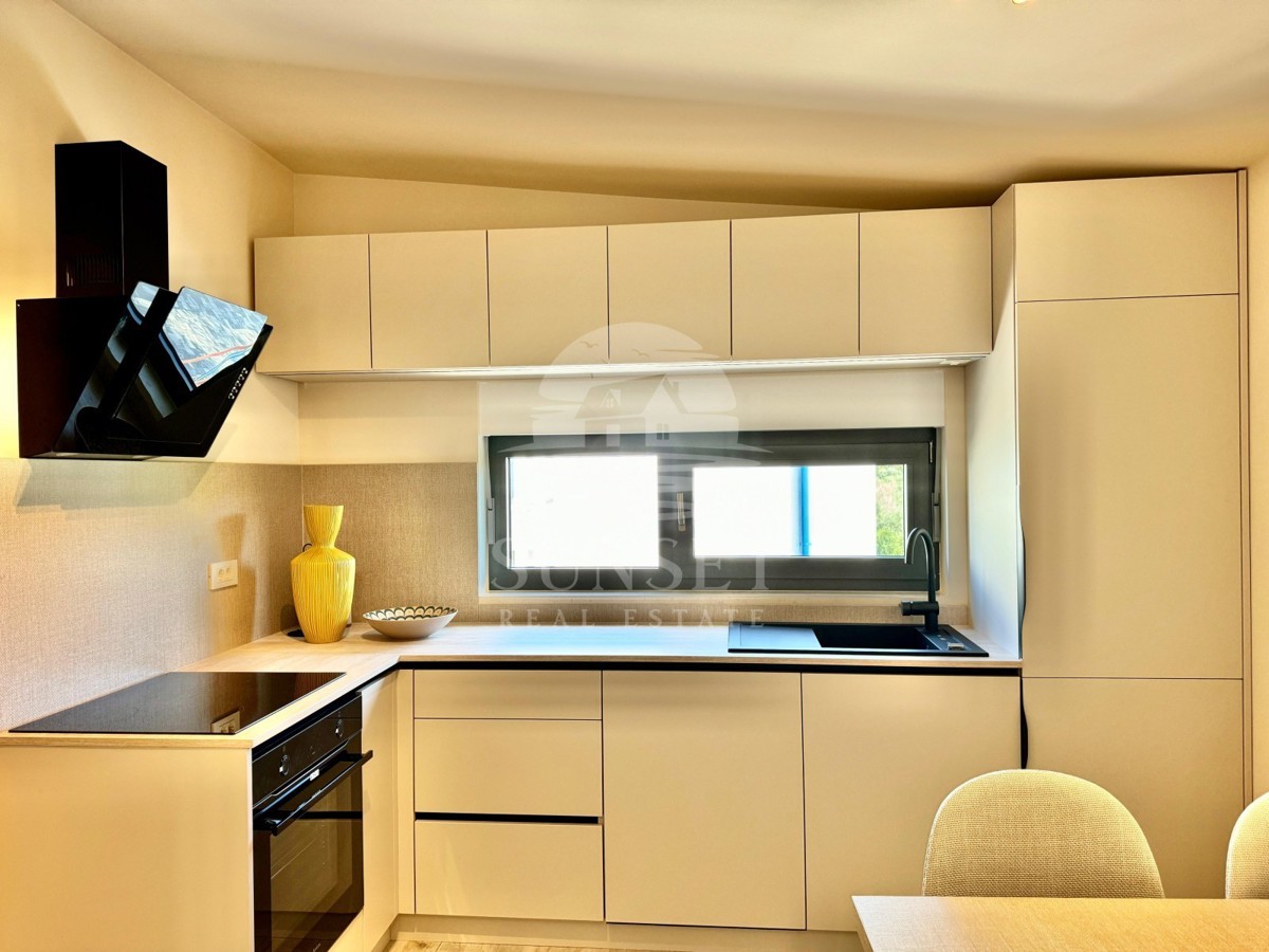 MODERNO STANOVANJE LE 300 METROV OD MORA (E4)