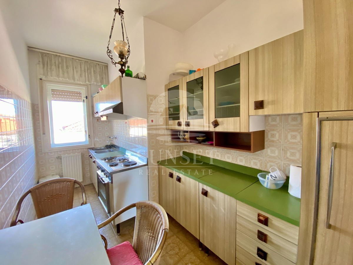 SAMOSTOJNA HIŠA LE 300 METROV OD PLAŽE