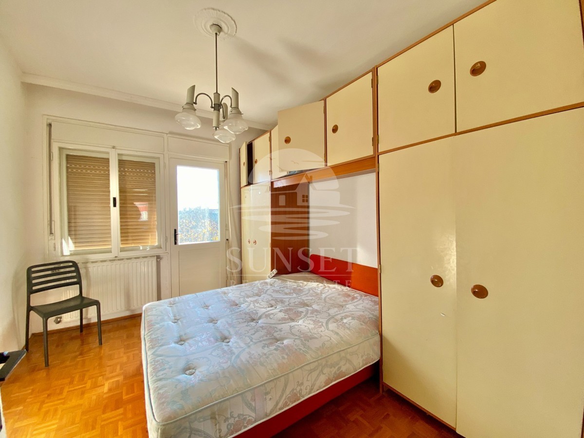 SAMOSTOJNA HIŠA LE 300 METROV OD PLAŽE