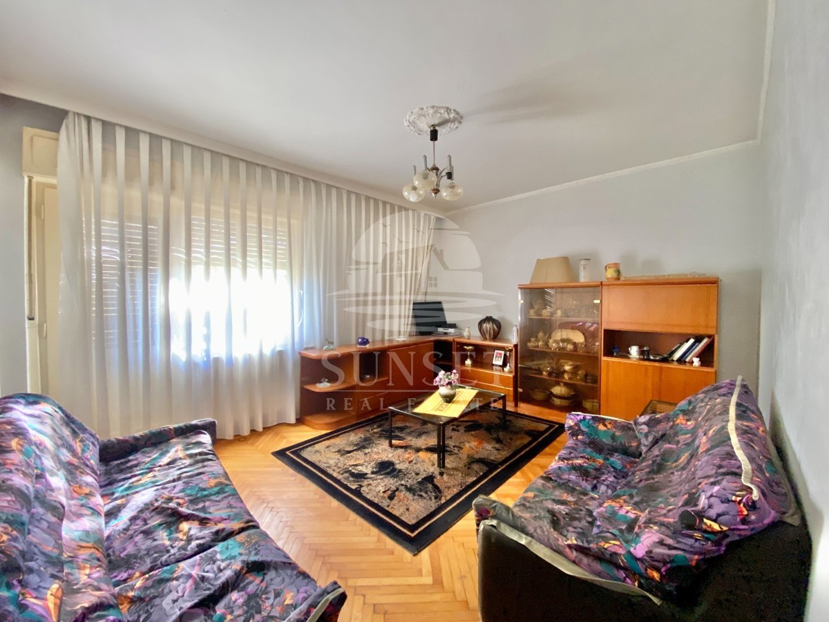 SAMOSTOJNA HIŠA LE 300 METROV OD PLAŽE