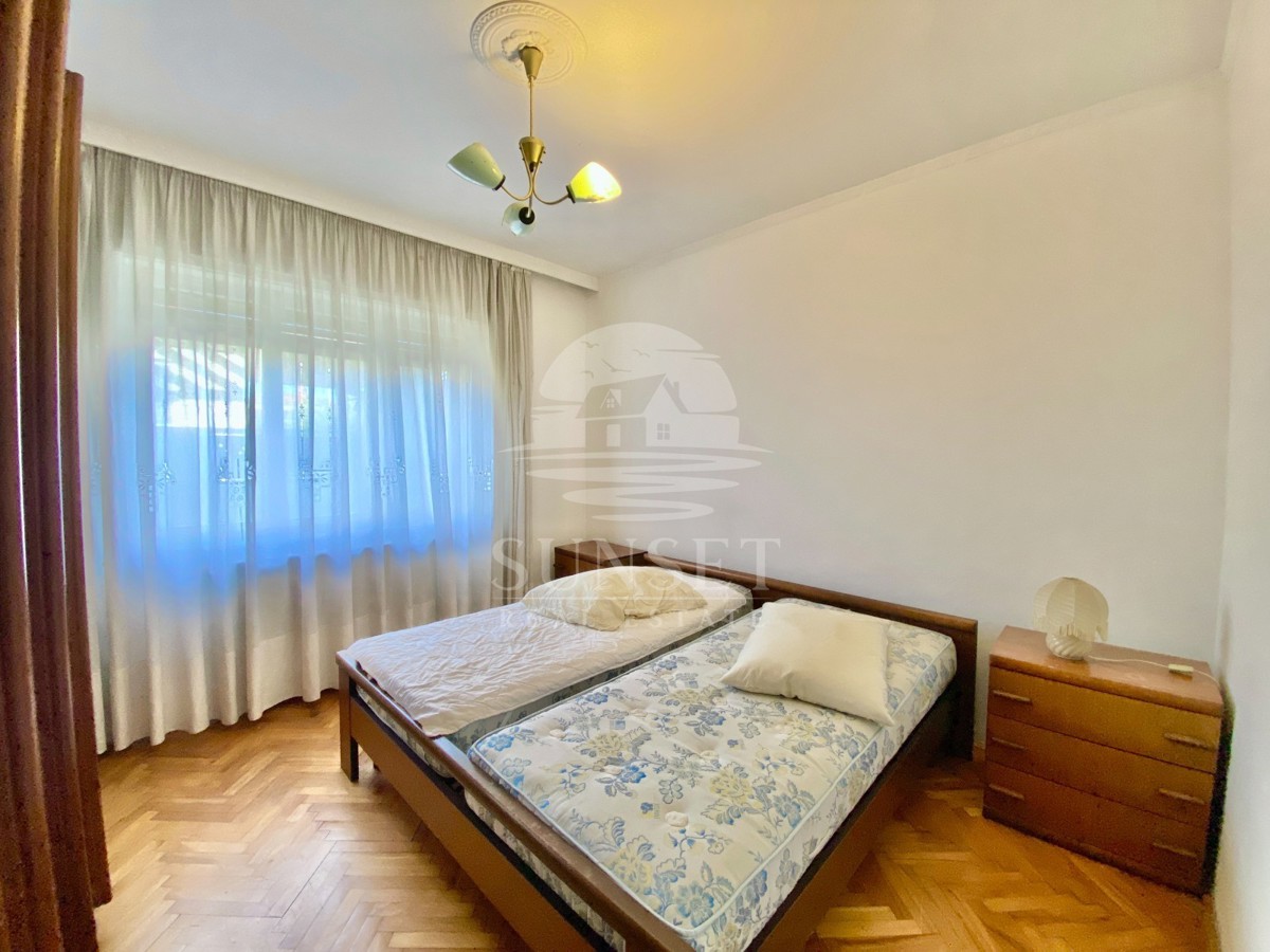 SAMOSTOJNA HIŠA LE 300 METROV OD PLAŽE