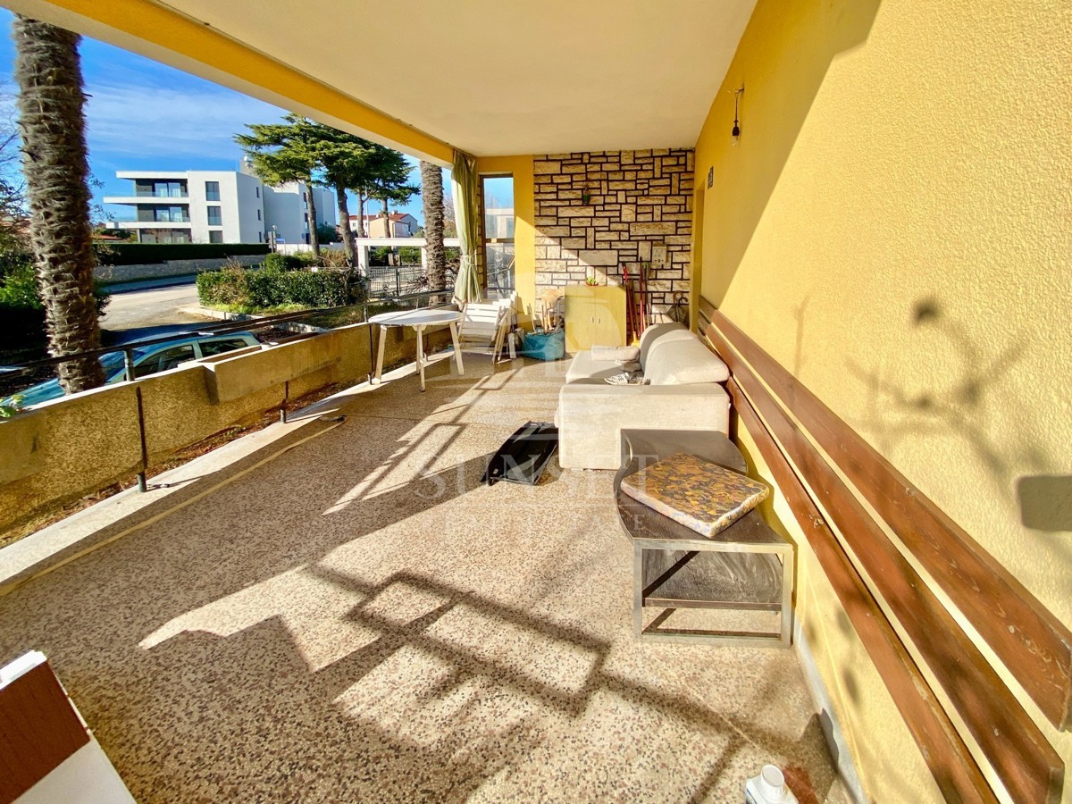 SAMOSTOJNA HIŠA LE 300 METROV OD PLAŽE