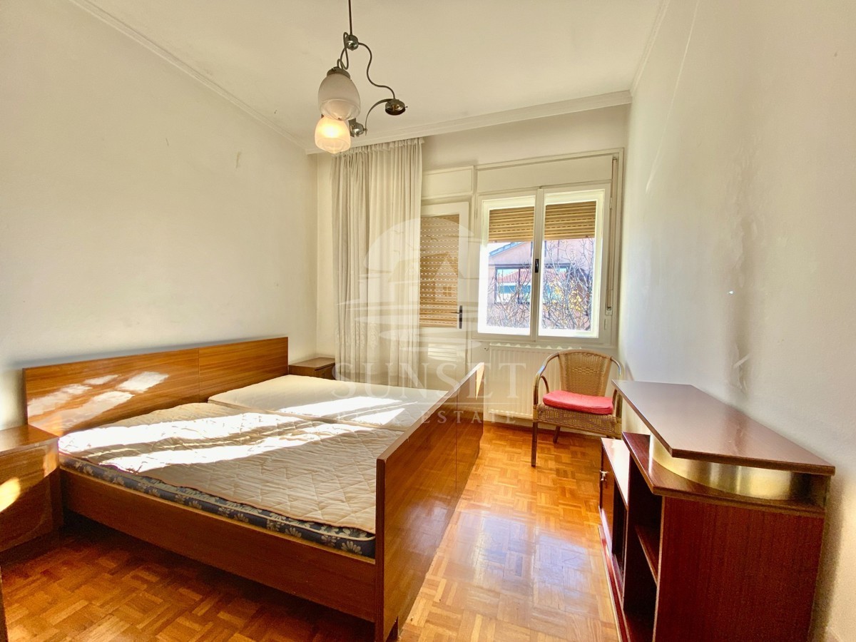 SAMOSTOJNA HIŠA LE 300 METROV OD PLAŽE