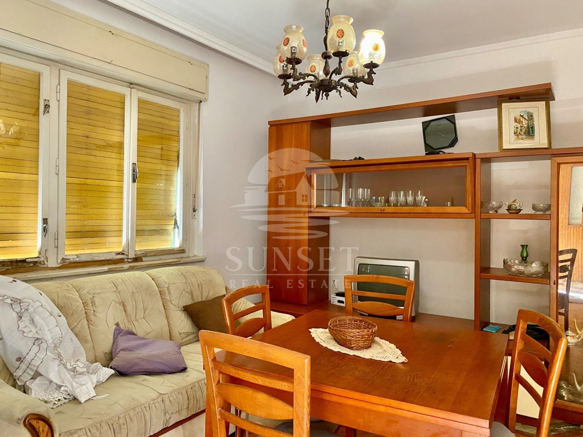 SAMOSTOJNA HIŠA LE 300 METROV OD PLAŽE