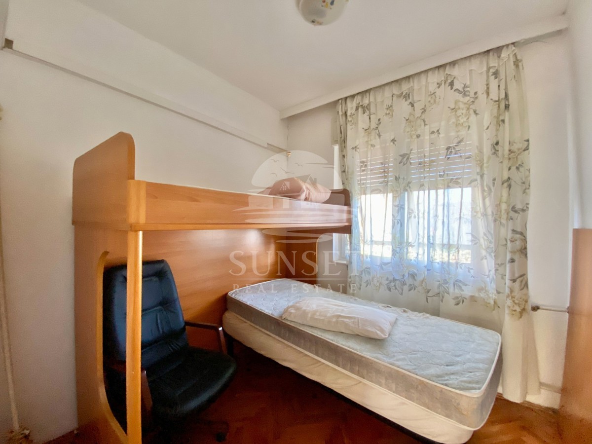 SAMOSTOJNA HIŠA LE 300 METROV OD PLAŽE