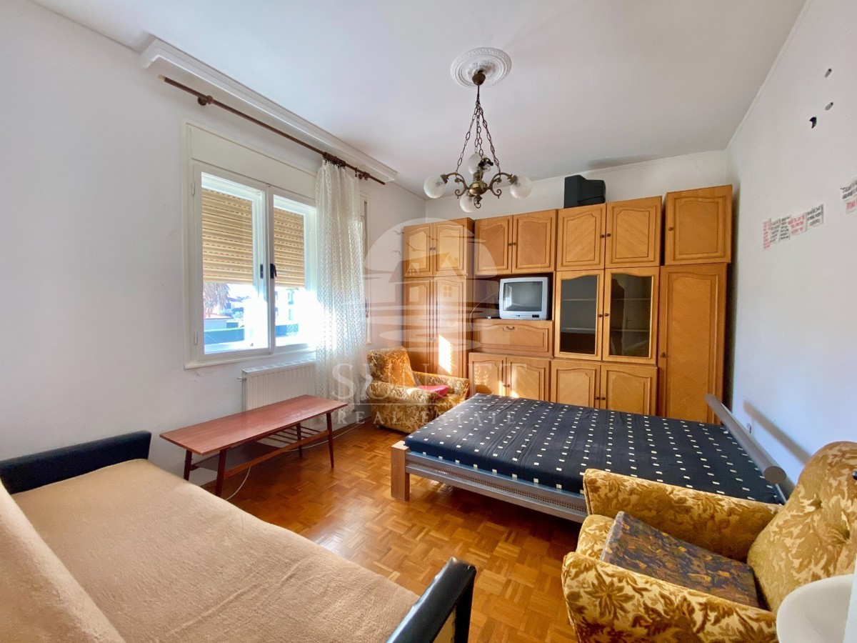 SAMOSTOJNA HIŠA LE 300 METROV OD PLAŽE