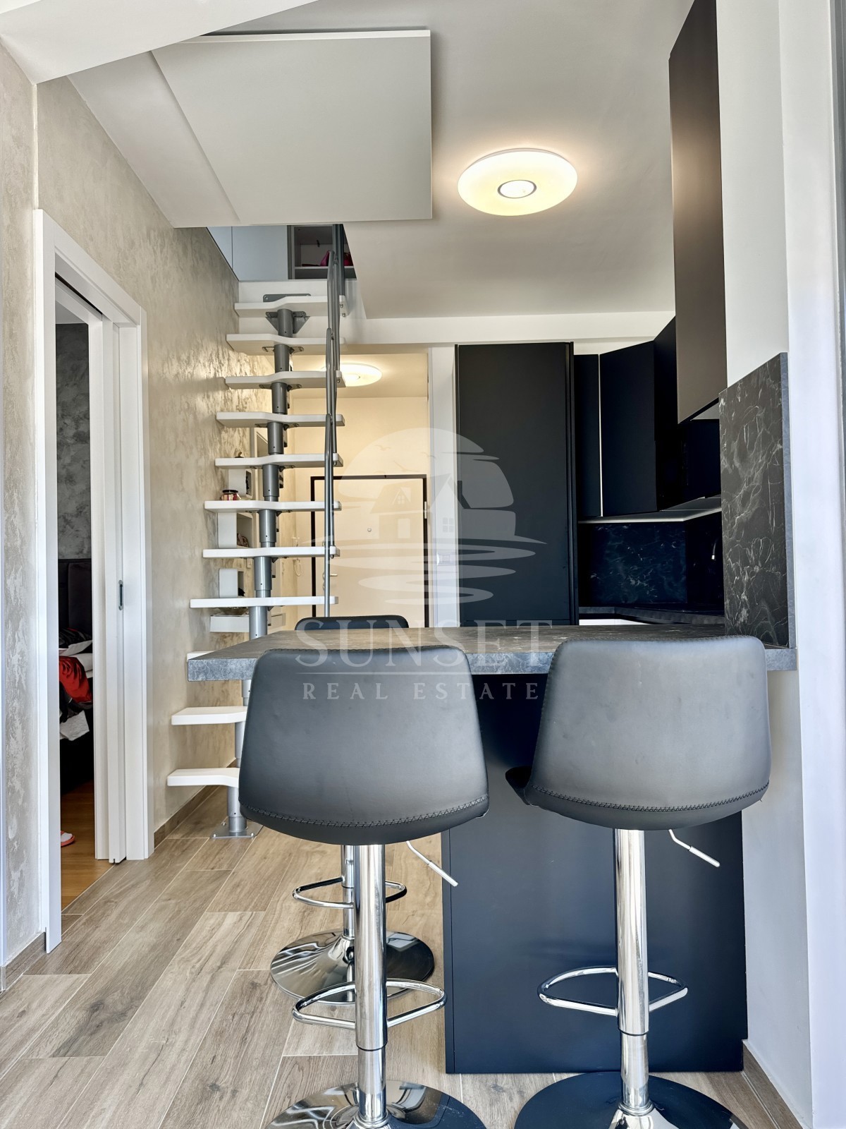 SAVUDRIJA – DVOETAŽNO STANOVANJE S TERASO IN ČUDOVITIM RAZGLEDOM NA MORJE