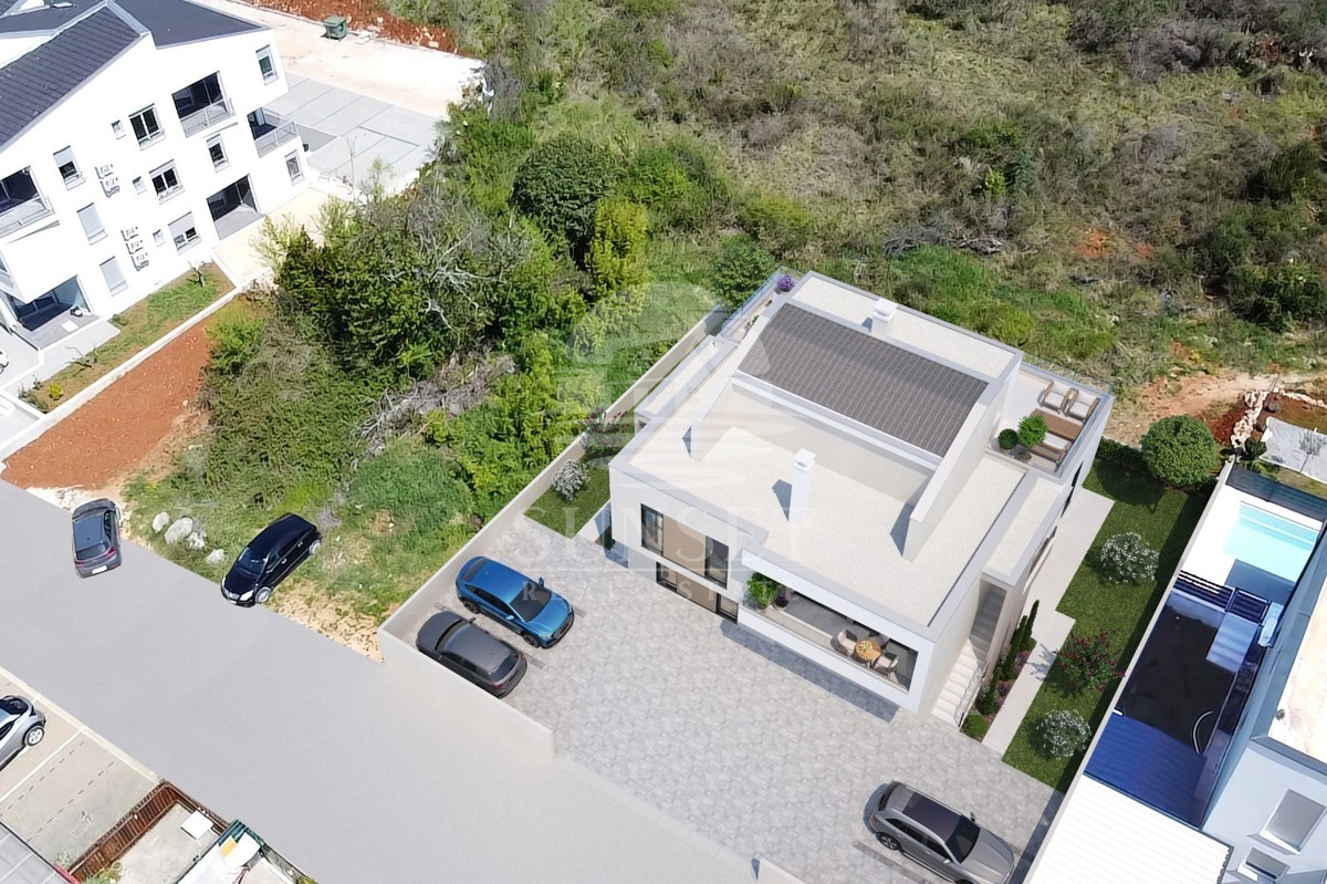 LUKSUZEN APARTMA NA 1. NADSTROPJU V OKOLICI UMAGA, 300 M OD MORA