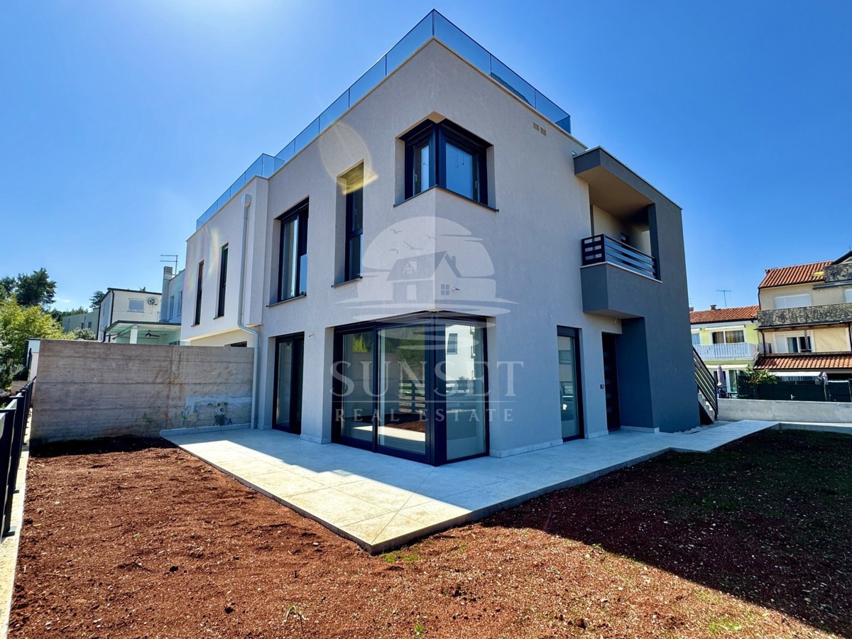 LUKSUZEN APARTMA NA 1. NADSTROPJU V OKOLICI UMAGA, 300 M OD MORA