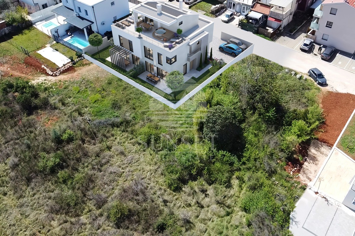 LUKSUZEN APARTMA NA 1. NADSTROPJU V OKOLICI UMAGA, 300 M OD MORA