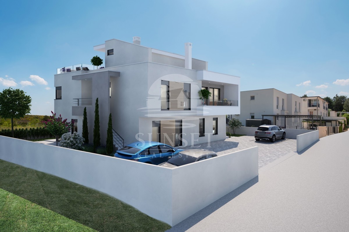 LUKSUZEN APARTMA NA 1. NADSTROPJU V OKOLICI UMAGA, 300 M OD MORA