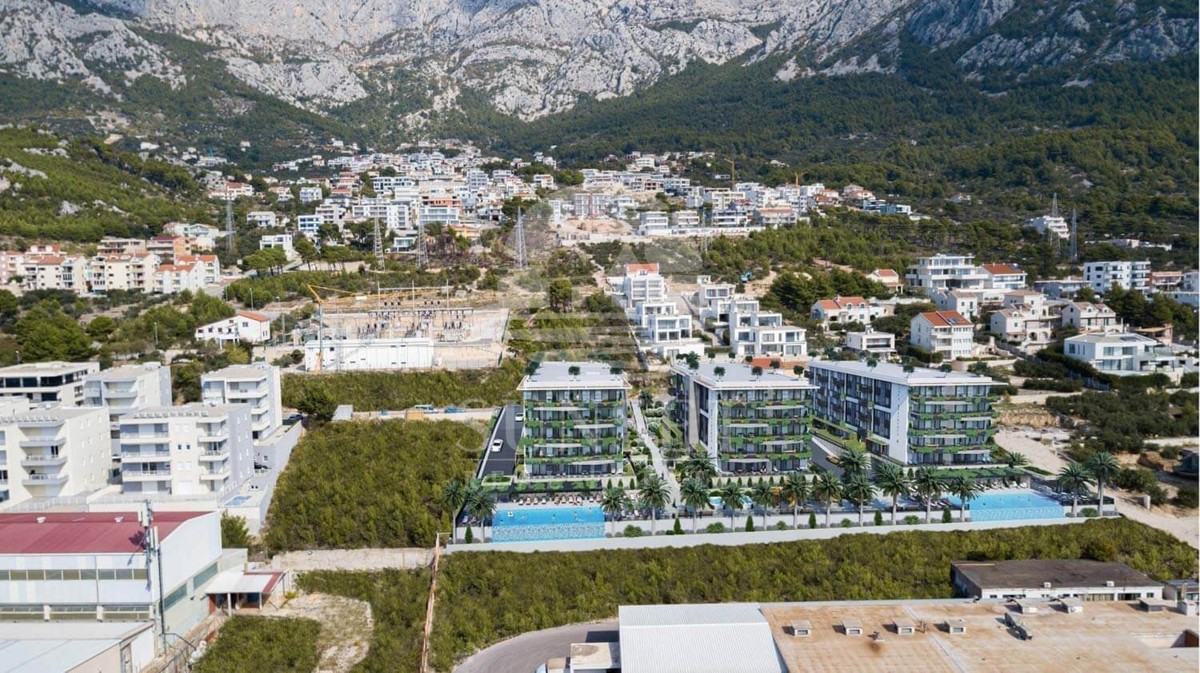 MAKARSKA - DVOSEBNO STANOVANJE Z BALKONOM/LOŽO NA PRIVLAČNI LOKACIJI