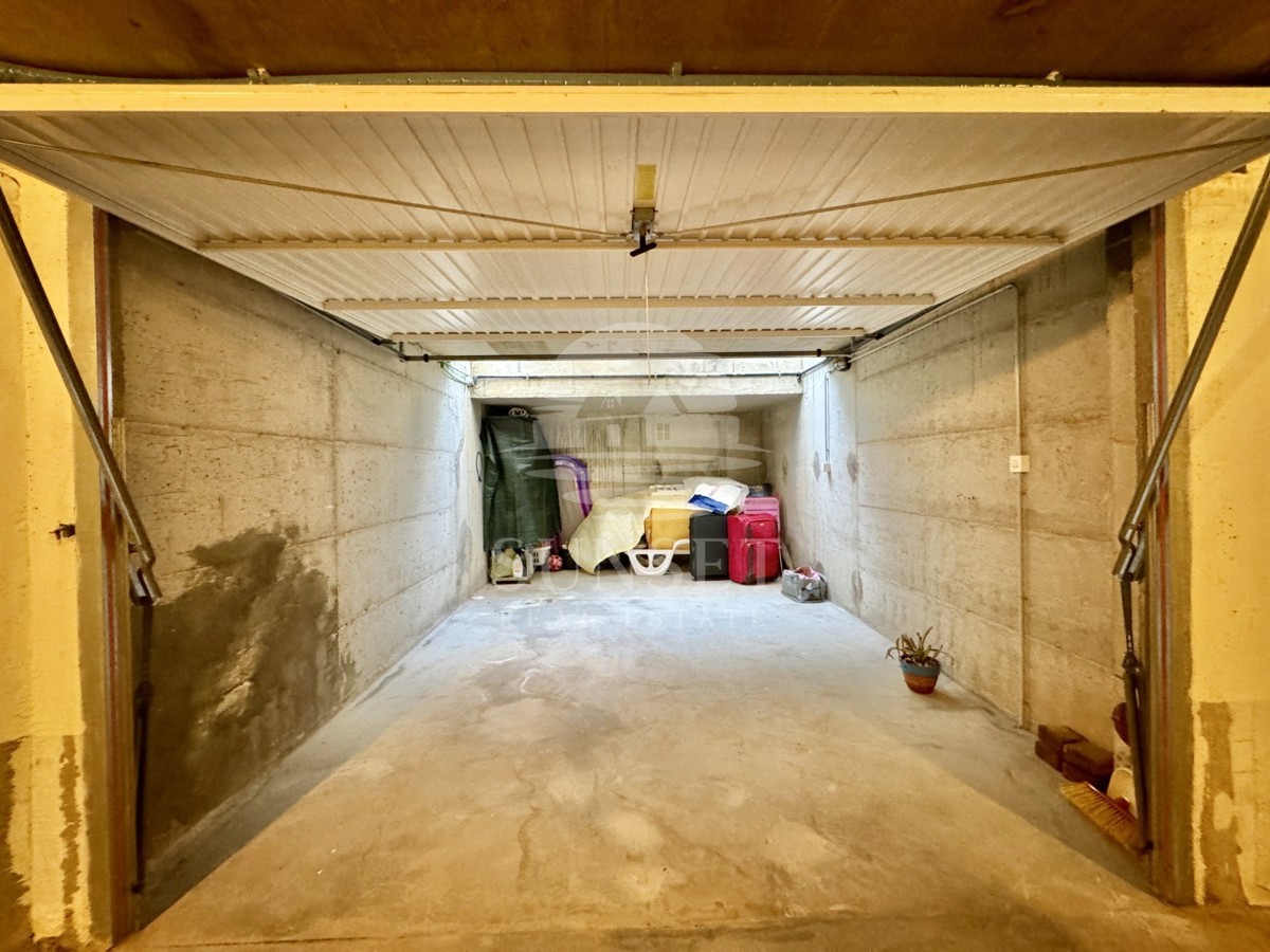UMAG – STAN Z RAZGLEDOM NA MORJE IN GARAŽO 20 M²