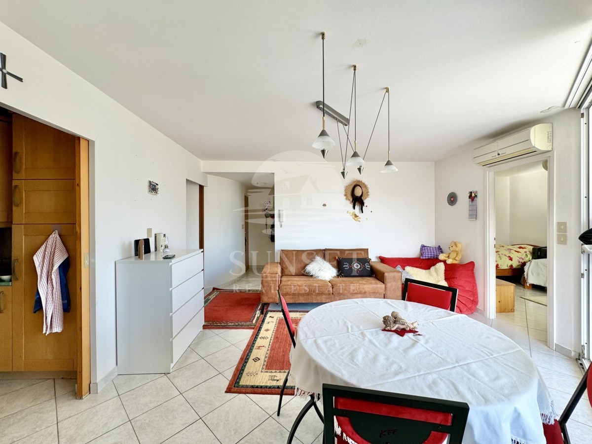UMAG – STAN Z RAZGLEDOM NA MORJE IN GARAŽO 20 M²