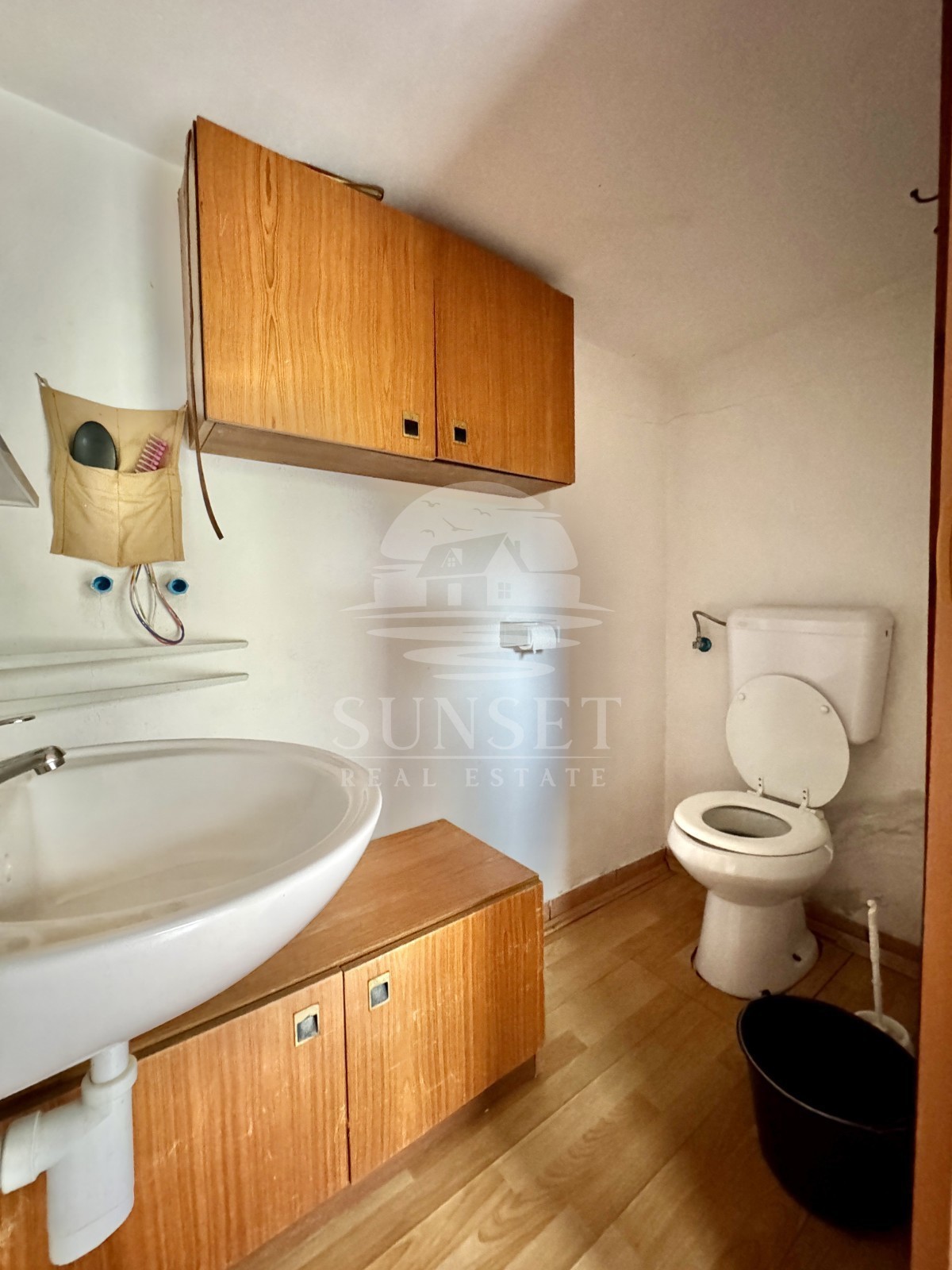 ČAROBNA VIKEND HIŠICA S POGLEDOM NA OPRTALJ – MIR, OLJKE IN ISTRSKI DUH