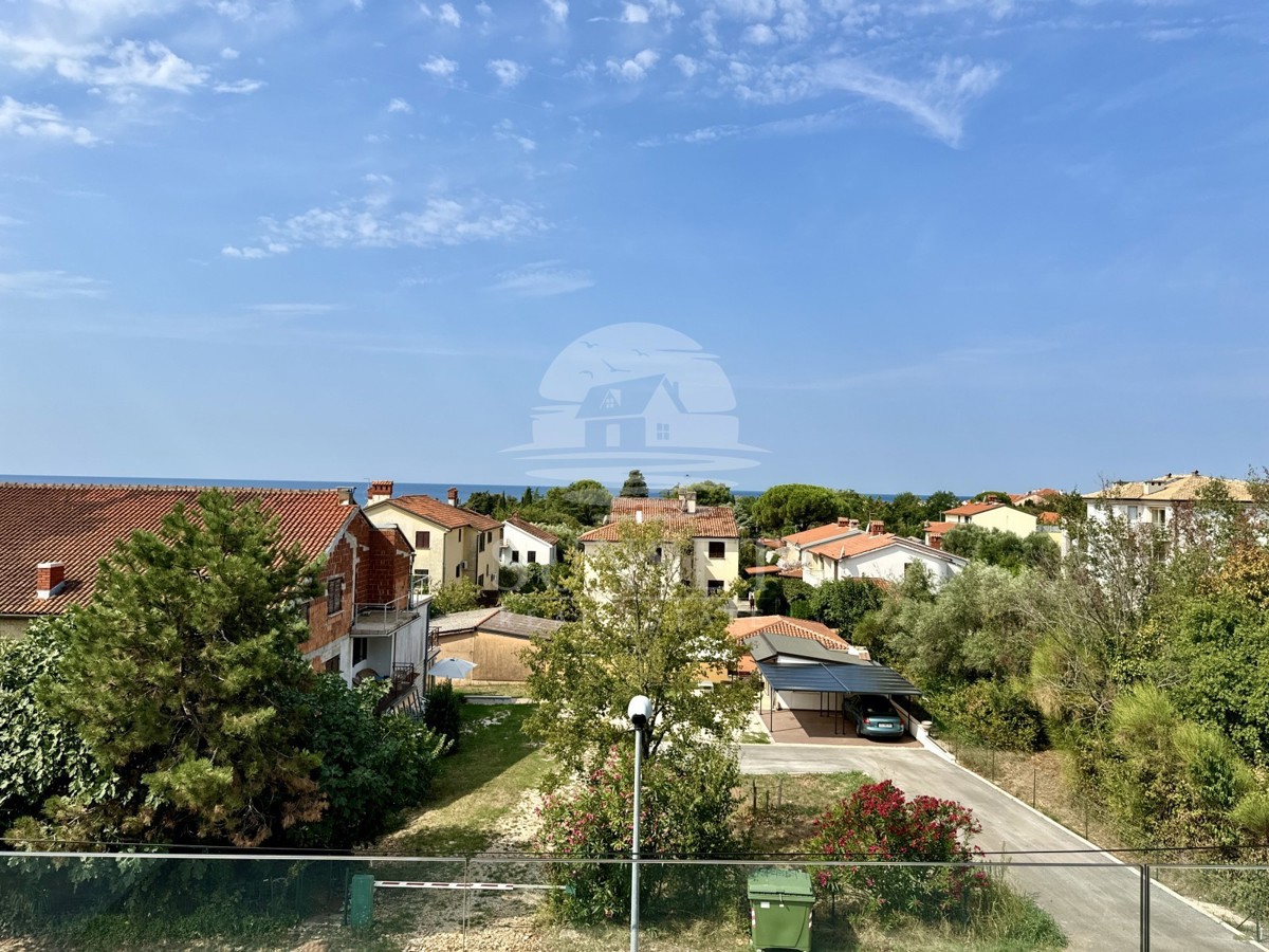 PROSTORNO DVOETAŽNO STANOVANJE S ČUDOVITIM POGLEDOM NA MORJE