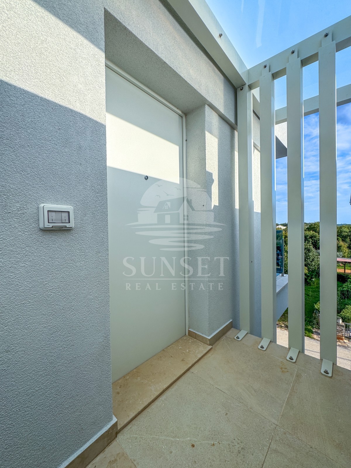 MODERNO STANOVANJE LE 300 METROV OD MORA (F4)