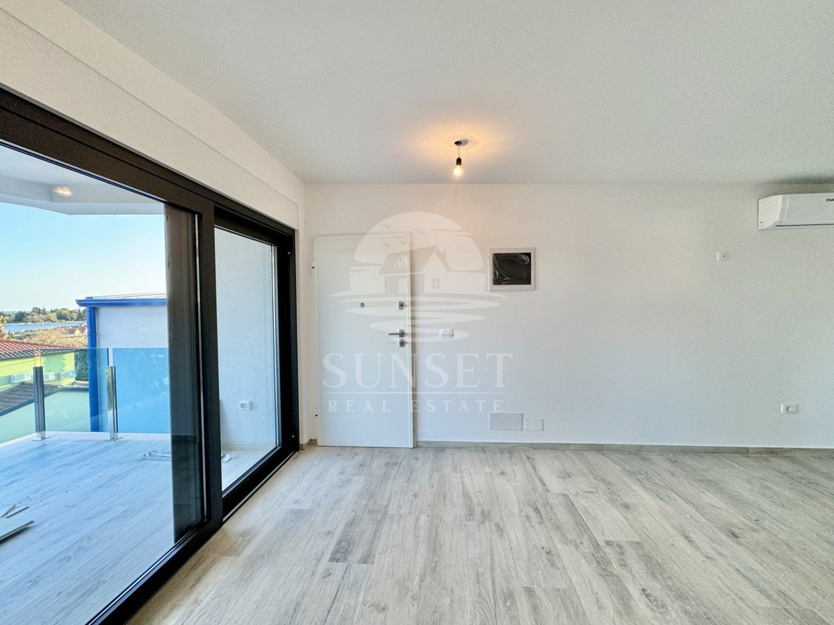MODERNO STANOVANJE LE 300 METROV OD MORA (F4)
