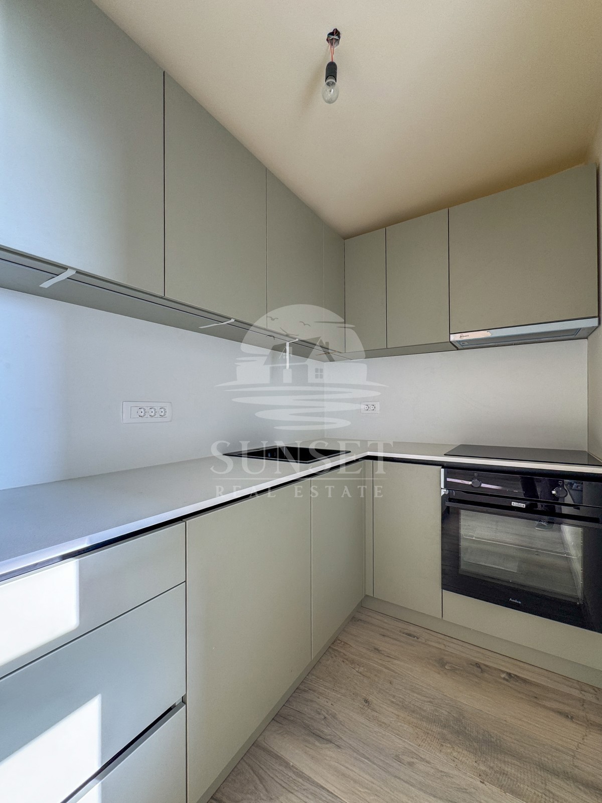 MODERNO STANOVANJE LE 300 METROV OD MORA (F4)