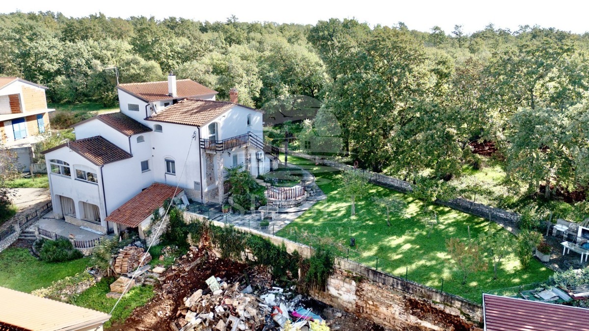 Hiša na iskani lokaciji, le 50 m od morja