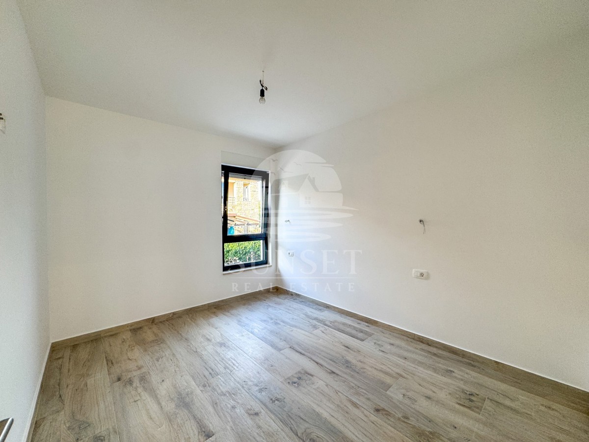 MODEREN STAN V SAMO 300 METRIH OD MORA (B1)