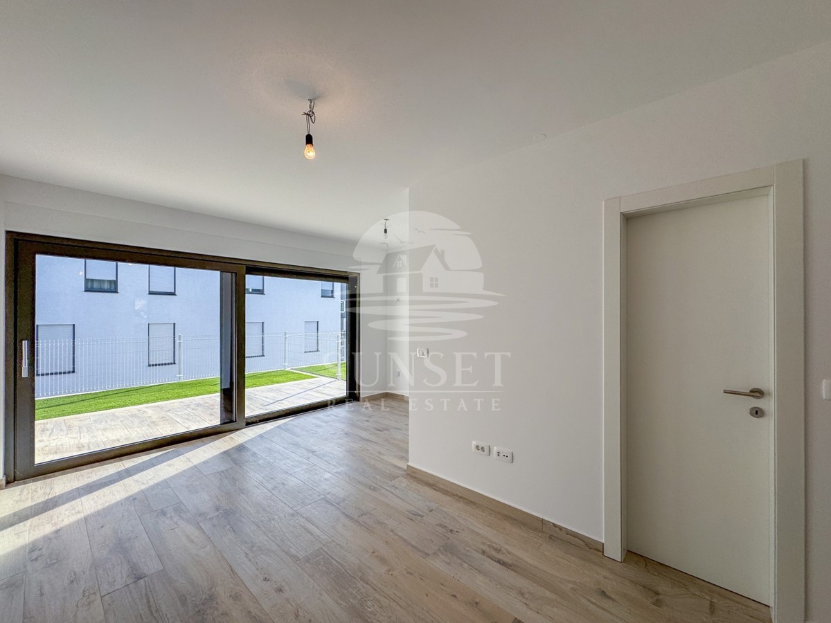 MODEREN STAN V SAMO 300 METRIH OD MORA (B1)