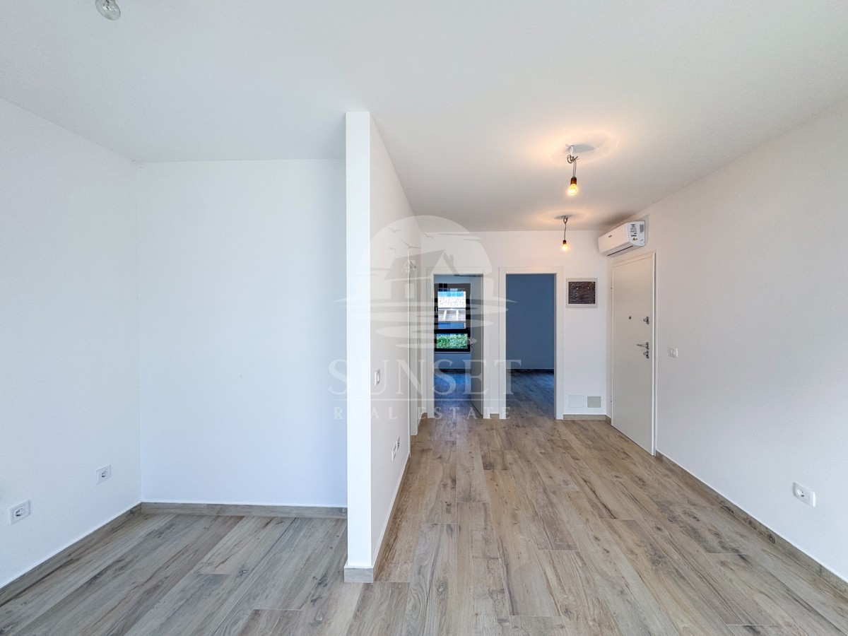 MODEREN STAN V SAMO 300 METRIH OD MORA (B1)