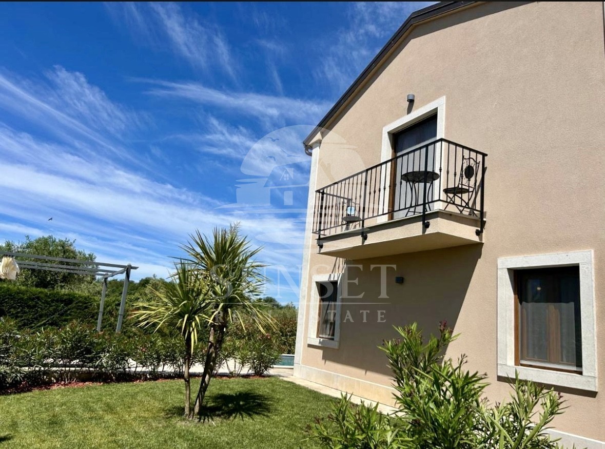 ISTRA, NOVIGRAD – MEDITERANSKA HIŠA Z BAZENOM