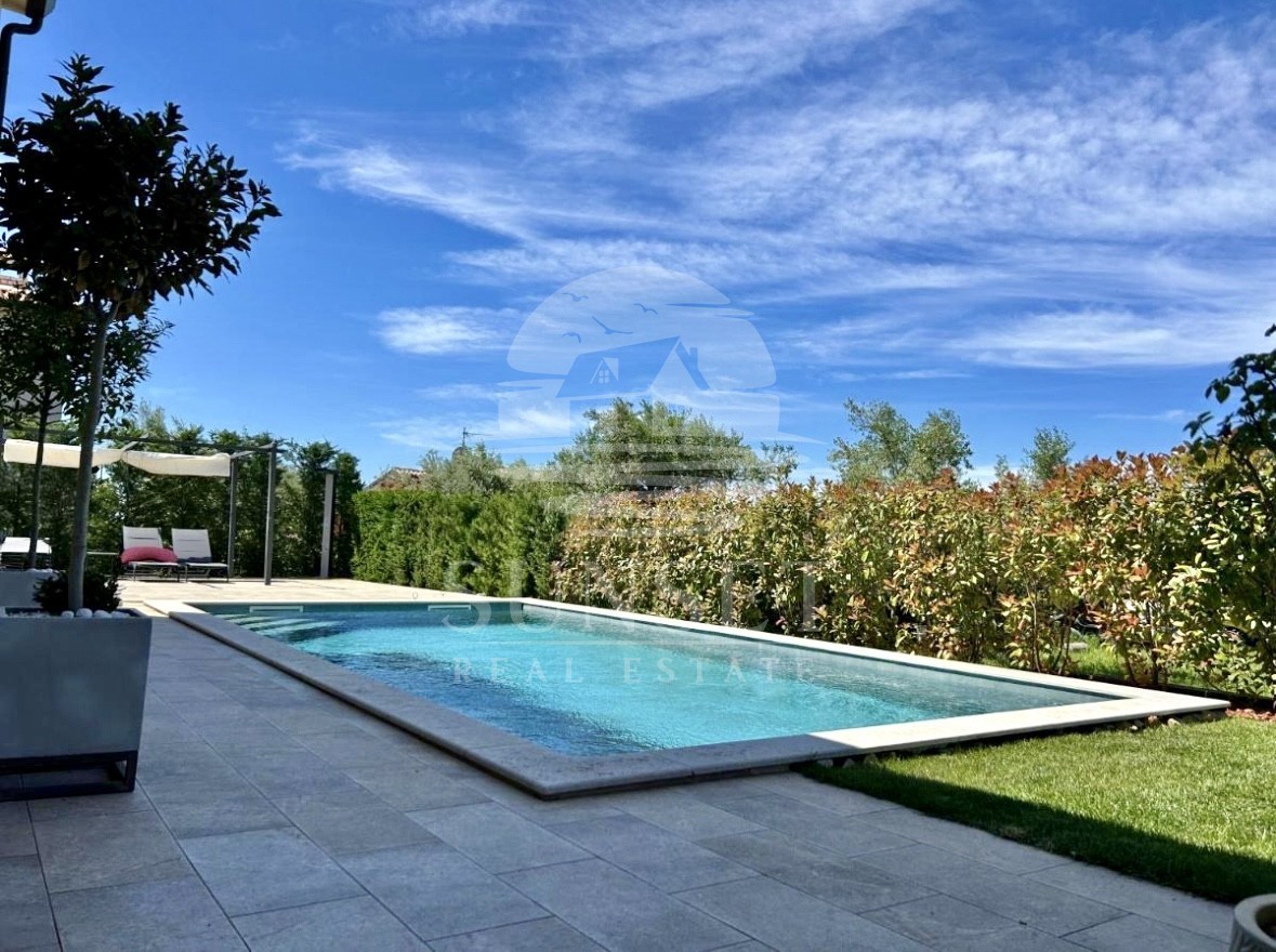 ISTRA, NOVIGRAD – MEDITERANSKA HIŠA Z BAZENOM