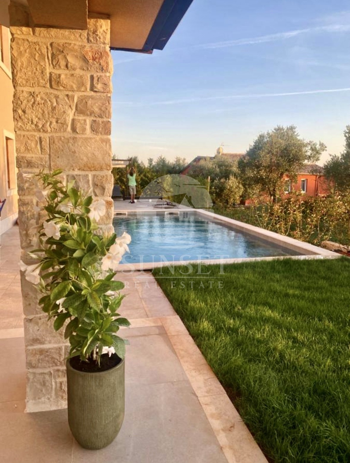 ISTRA, NOVIGRAD – MEDITERANSKA HIŠA Z BAZENOM