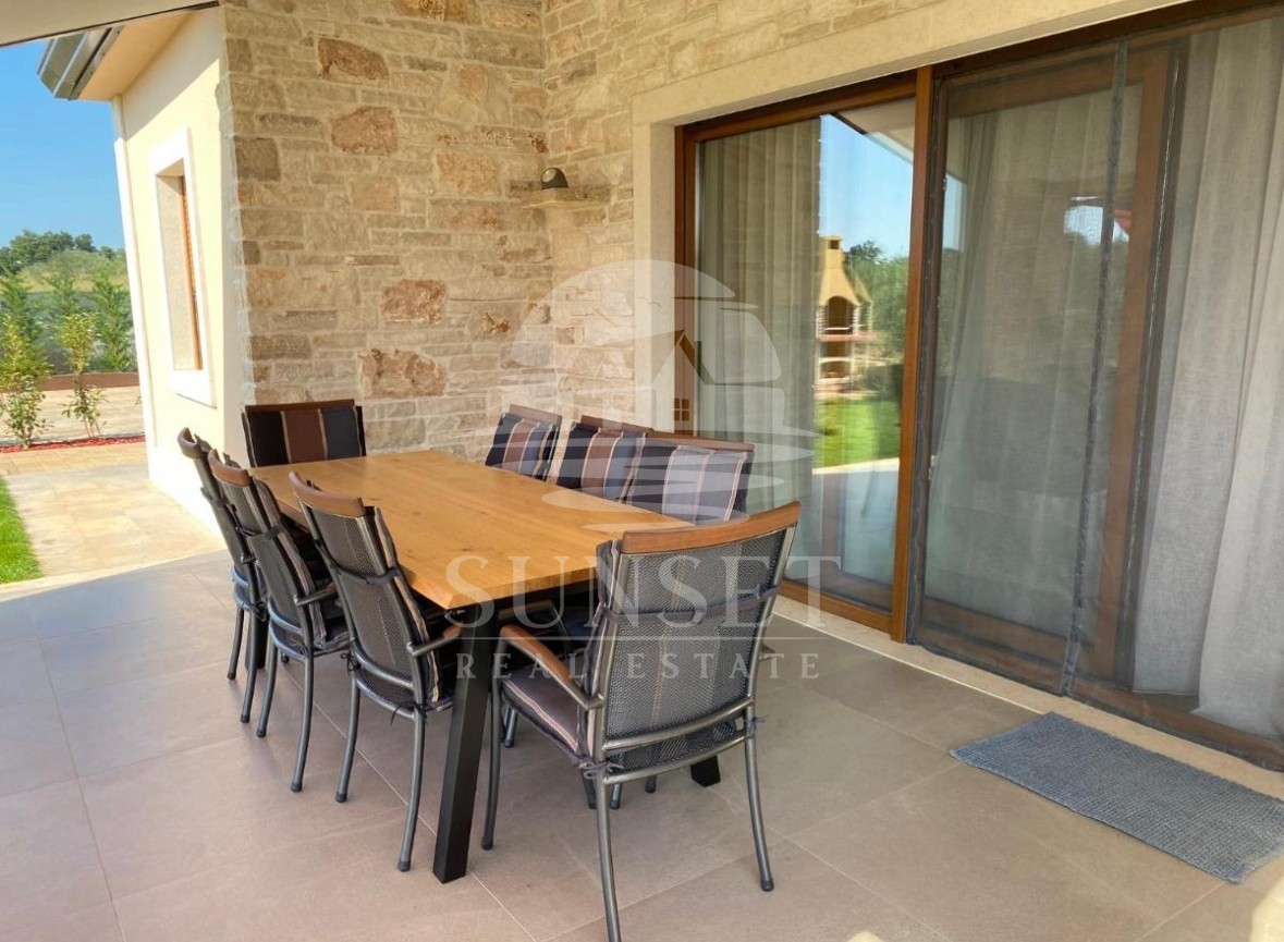 ISTRA, NOVIGRAD – MEDITERANSKA HIŠA Z BAZENOM