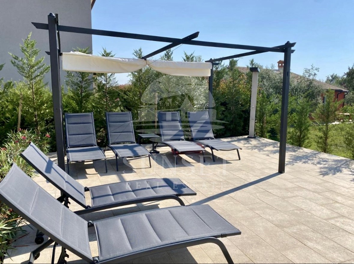 ISTRA, NOVIGRAD – MEDITERANSKA HIŠA Z BAZENOM