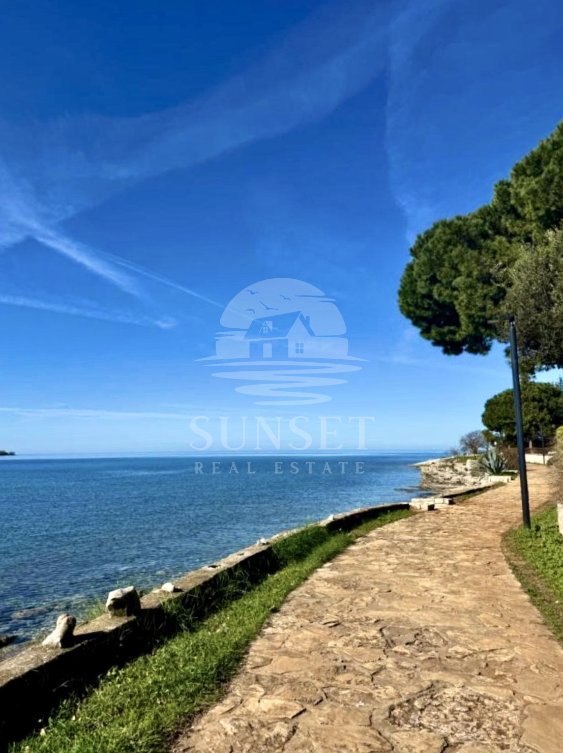 ISTRA, NOVIGRAD – MEDITERANSKA HIŠA Z BAZENOM