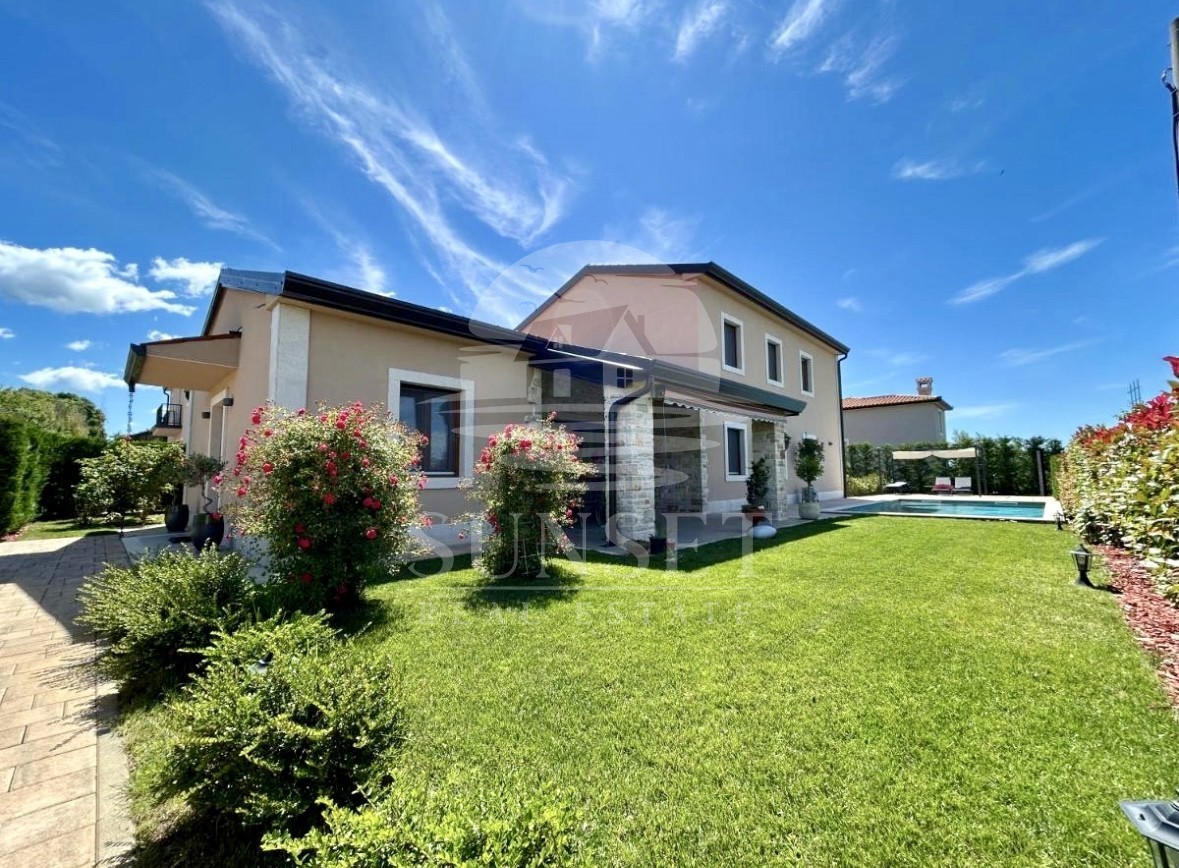 ISTRA, NOVIGRAD – MEDITERANSKA HIŠA Z BAZENOM