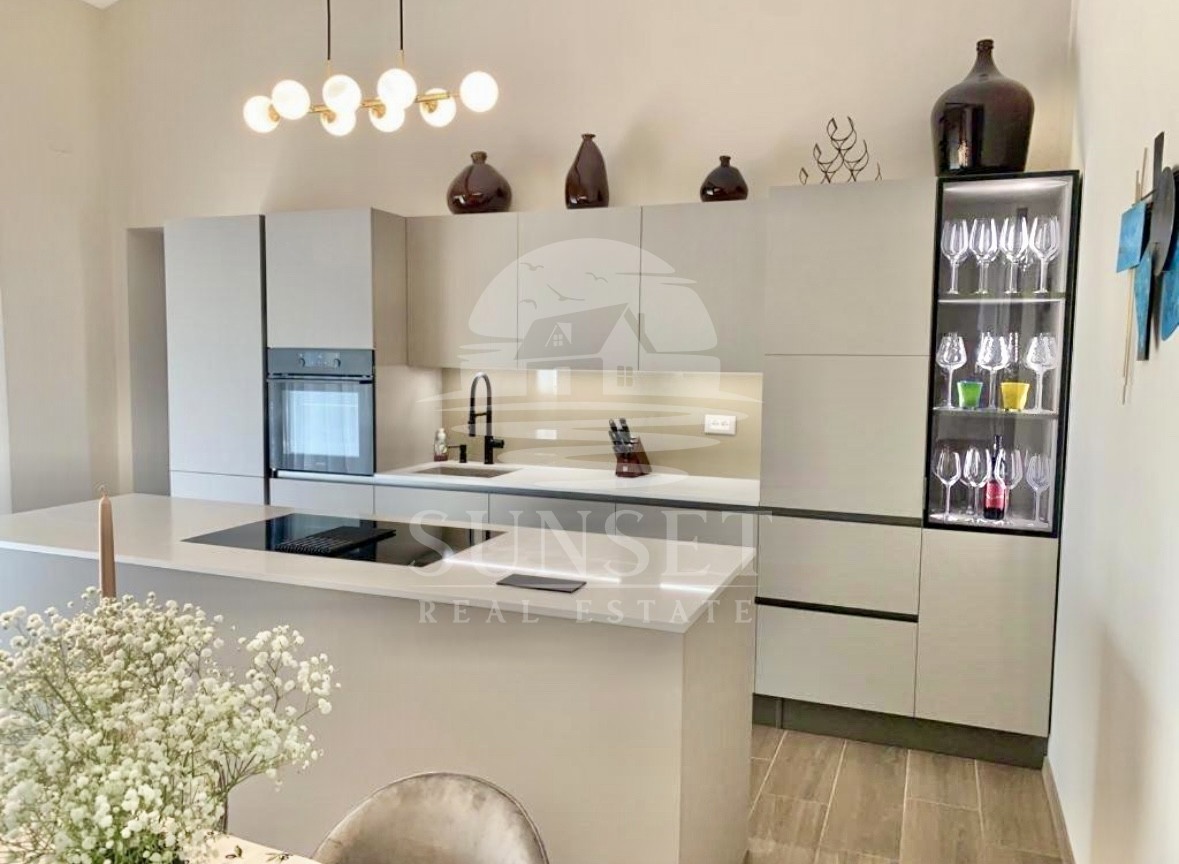 ISTRA, NOVIGRAD – MEDITERANSKA HIŠA Z BAZENOM