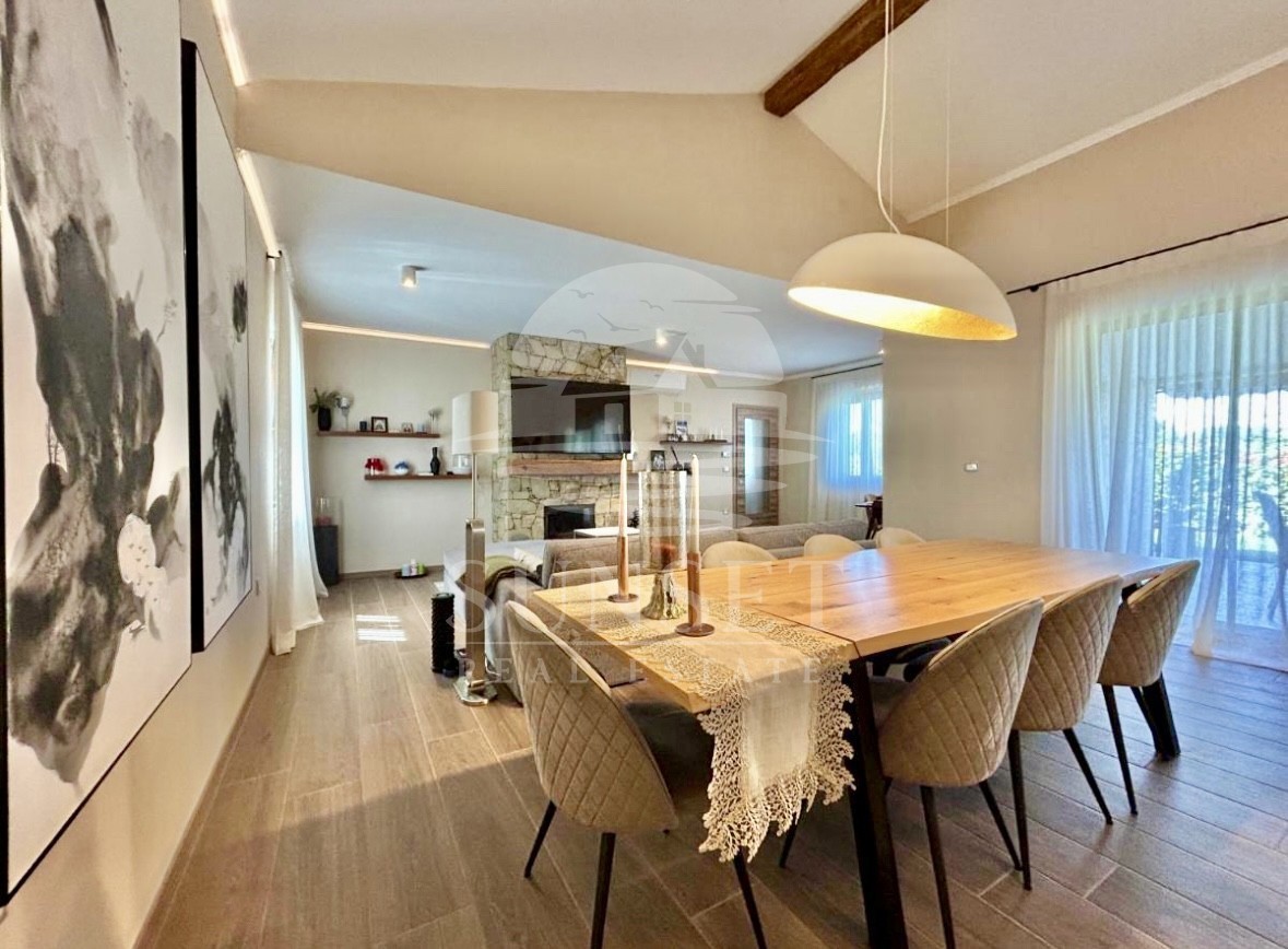 ISTRA, NOVIGRAD – MEDITERANSKA HIŠA Z BAZENOM