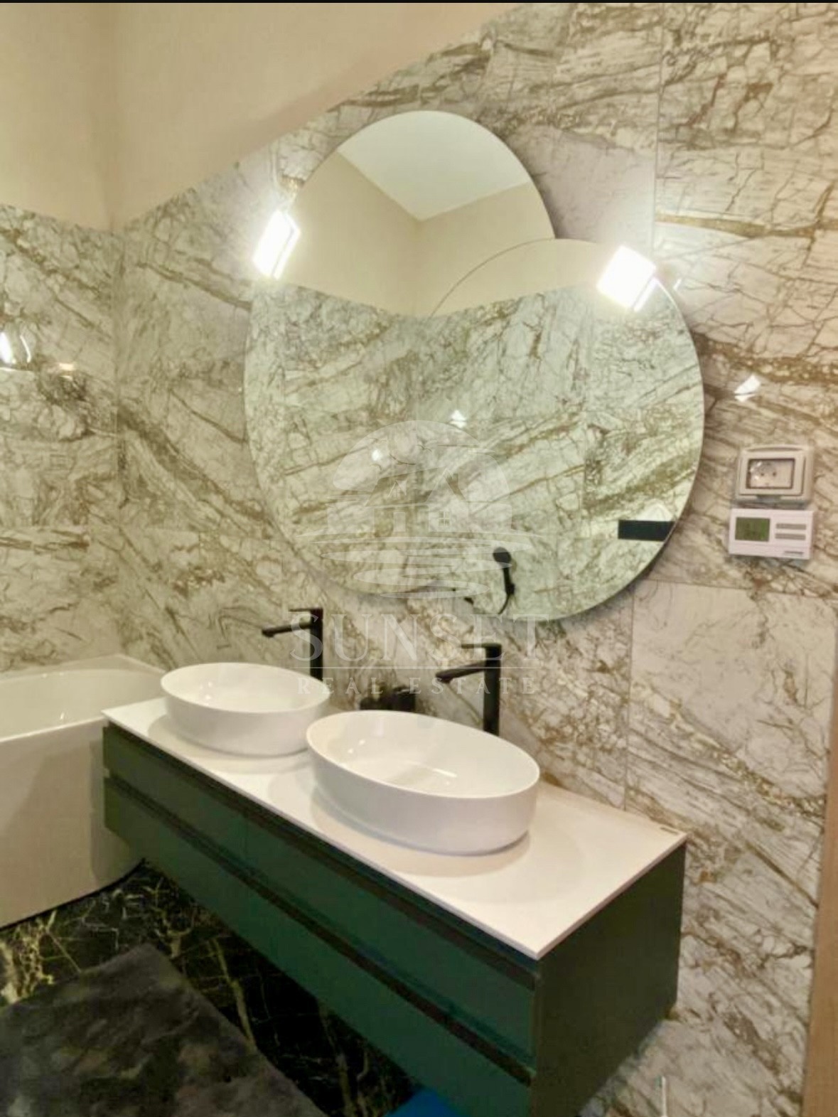 ISTRA, NOVIGRAD – MEDITERANSKA HIŠA Z BAZENOM