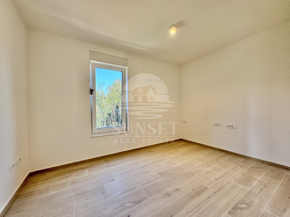MODERNO STANOVANJE LE 250 M OD MORA!!