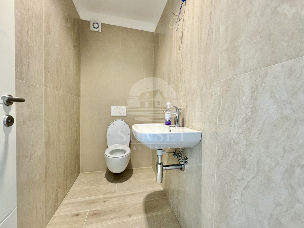 MODERNO STANOVANJE LE 250 M OD MORA!!