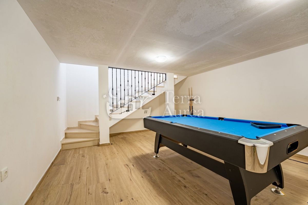 Vila Dobrinj, 320m2