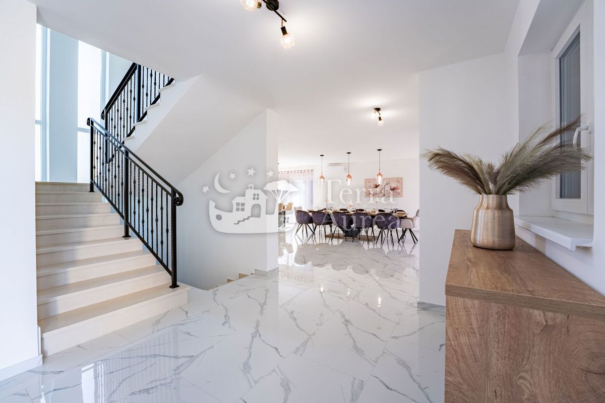Vila Dobrinj, 320m2